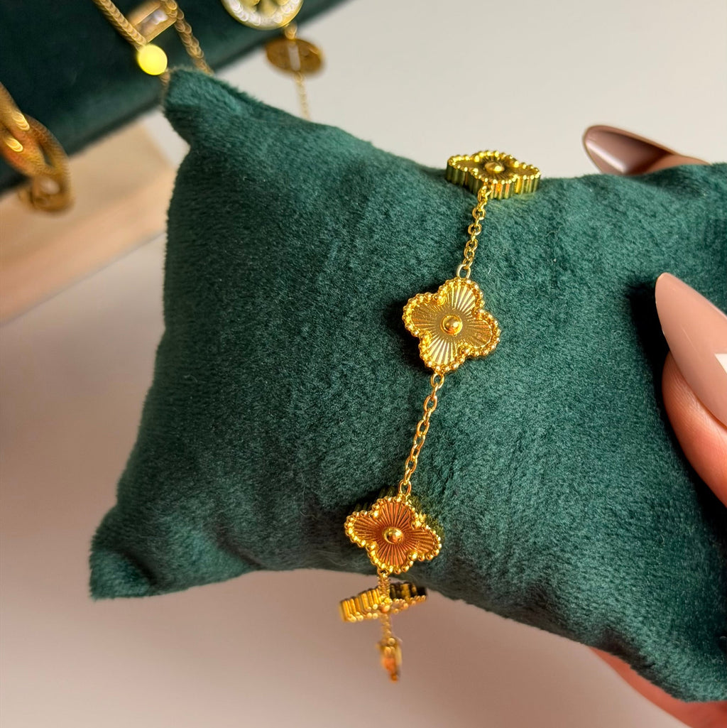 Gold Clover Charm Bracelet Beautiful Style