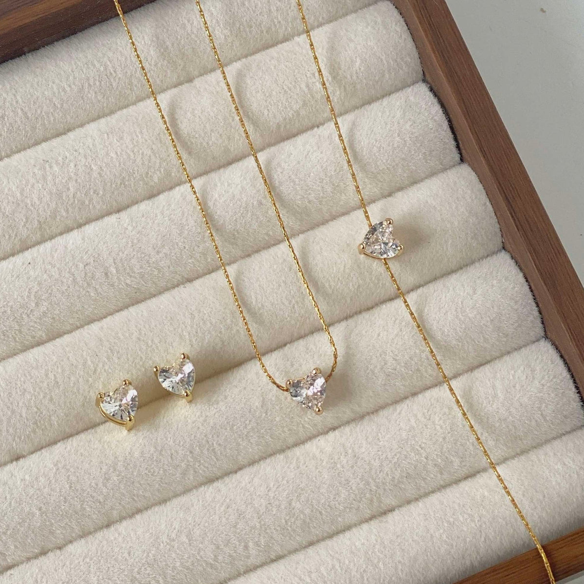 Aria Heart Solitaire Set