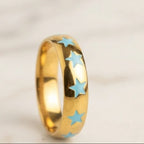 Linus - Stars Emaille Gold Band Ring