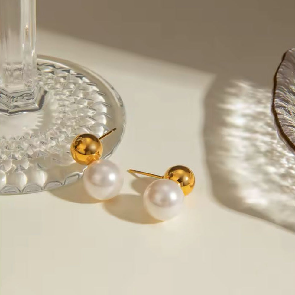 Gold Stud Earrings with Pearl - Susan
