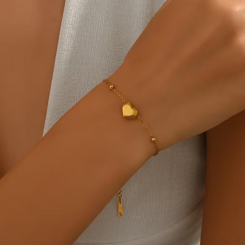 Elegant Gold Heart Charm Bracelet