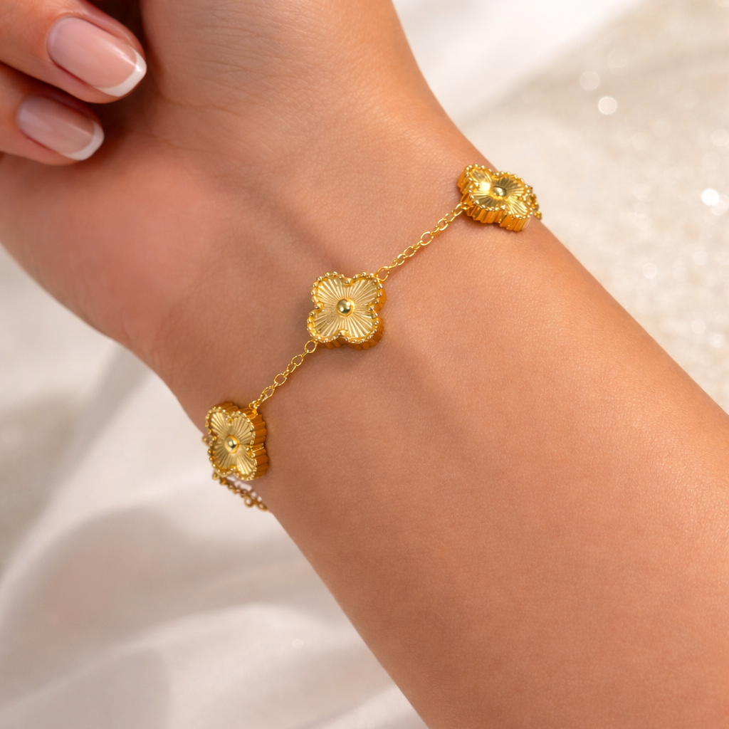 Gold Clover Charm Bracelet Beautiful Style